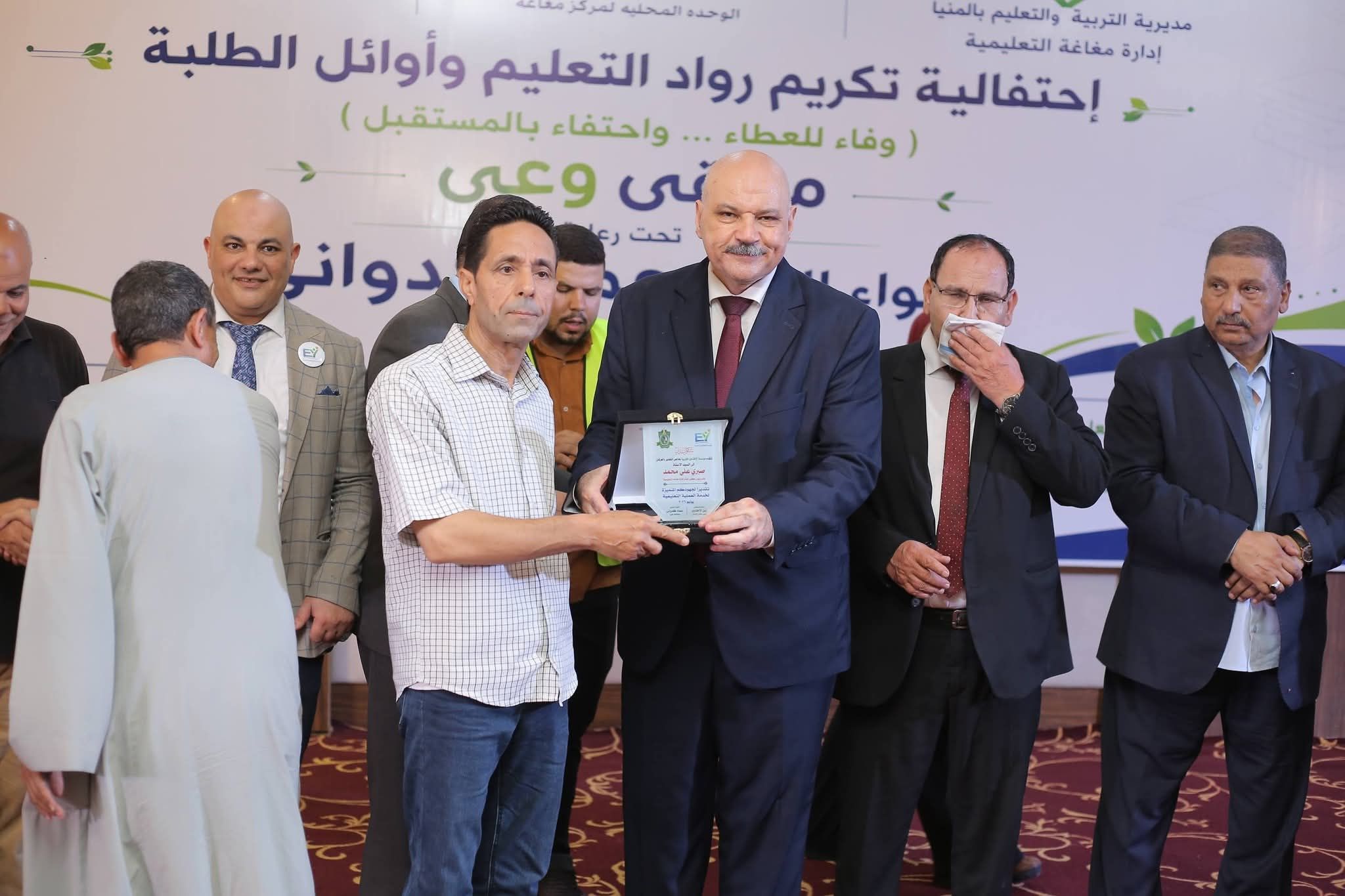 تكريم رواد التعليم وأوائل الطلاب بالمنيا (9) تكريم رواد التعليم وأوائل الطلاب بالمنيا (9)