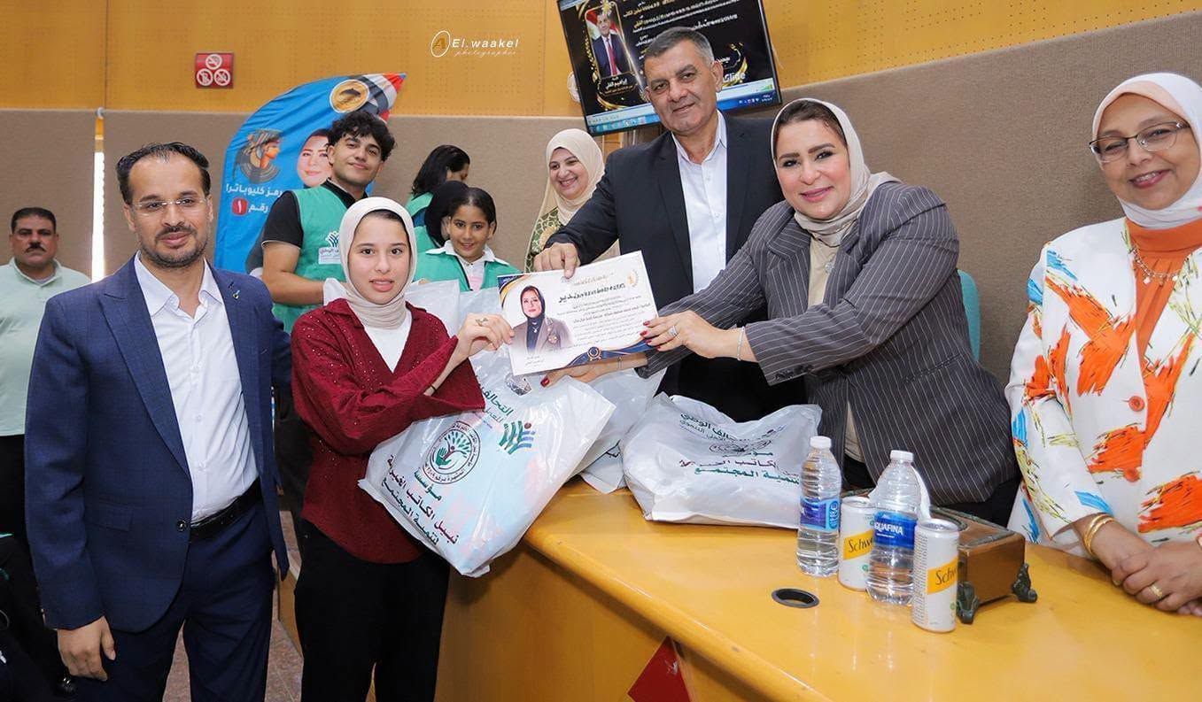 نبيل الكاتب الخيرية لتنمية المجتمع عضو التحالف الوطني تكرّم أوائل الشهادة الإعدادية (4) نبيل الكاتب الخيرية لتنمية المجتمع عضو التحالف الوطني تكرّم أوائل الشهادة الإعدادية (4)