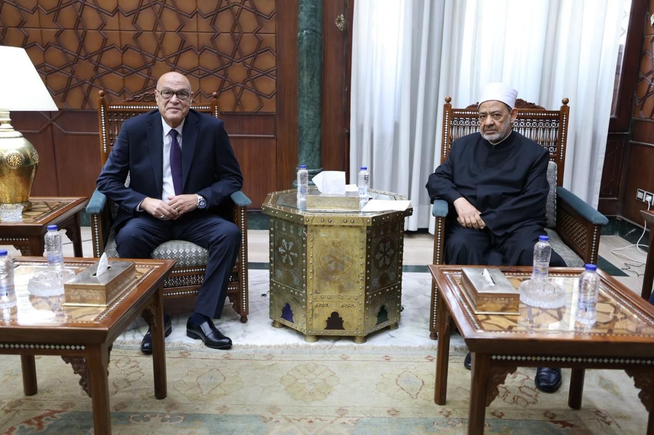 الدكتور أحمد الطيب ورئيس هيئة قضايا الدولة الدكتور أحمد الطيب ورئيس هيئة قضايا الدولة