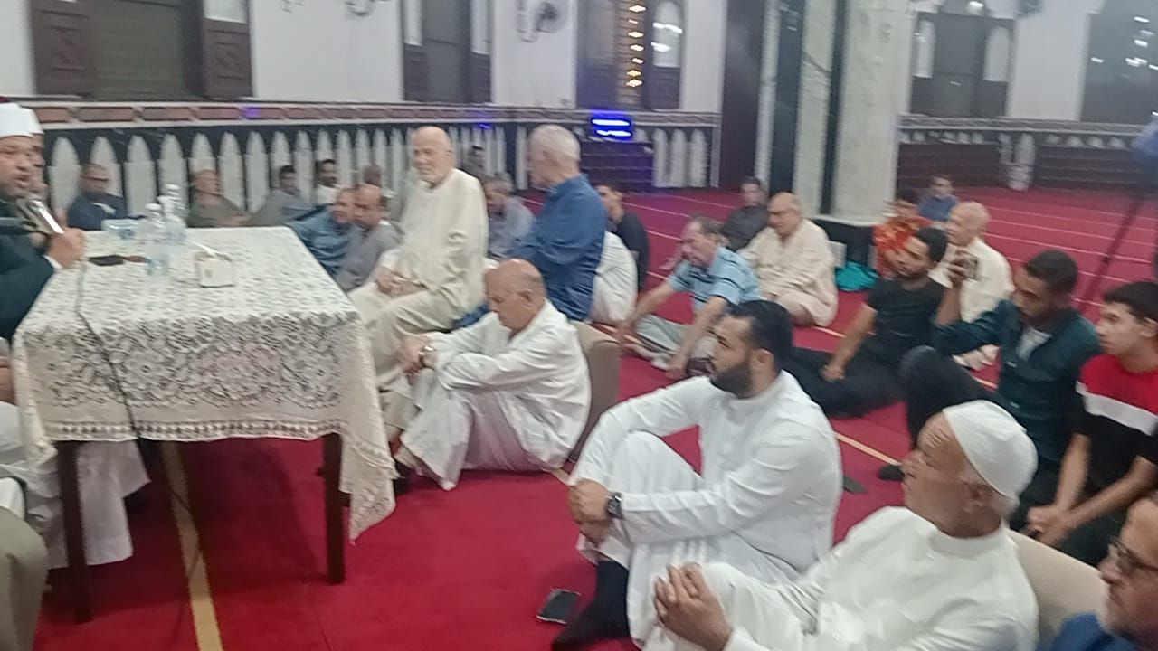 جانب من الحضور بالندوة جانب من الحضور بالندوة