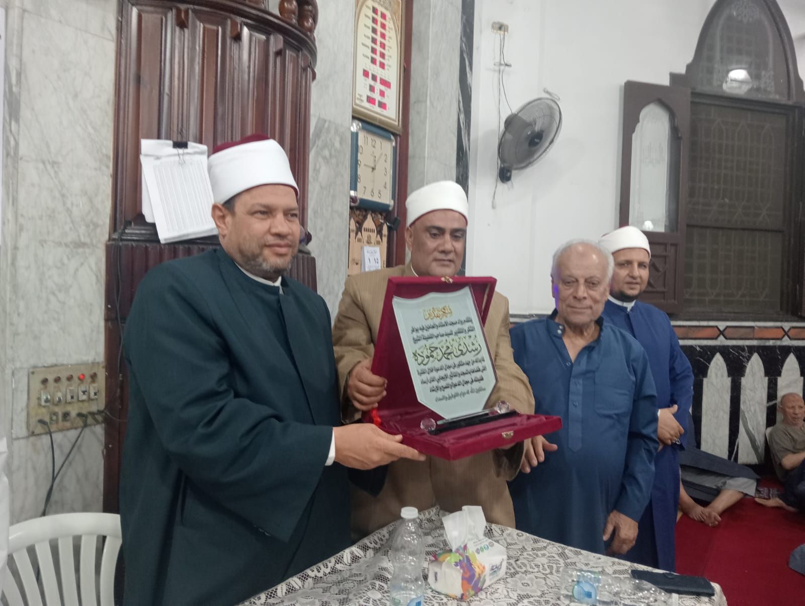 وكيل وزارة أوقاف كفر الشيخ يكرم أمام مسجد العارف بالله ابراهيم الدسوقي وكيل وزارة أوقاف كفر الشيخ يكرم أمام مسجد العارف بالله ابراهيم الدسوقي