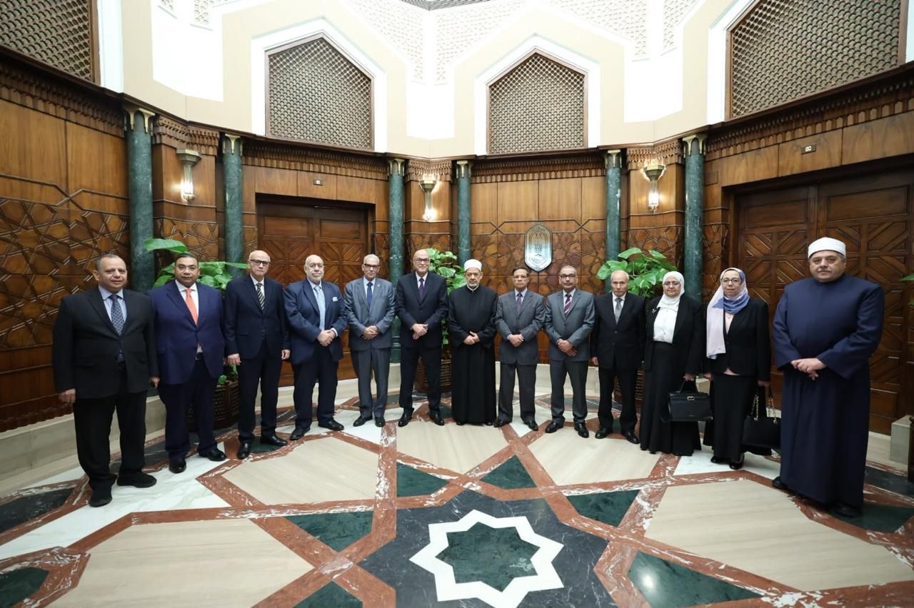 وفد هيئة قضايا الدولة يزور شيخ الأزهر وفد هيئة قضايا الدولة يزور شيخ الأزهر