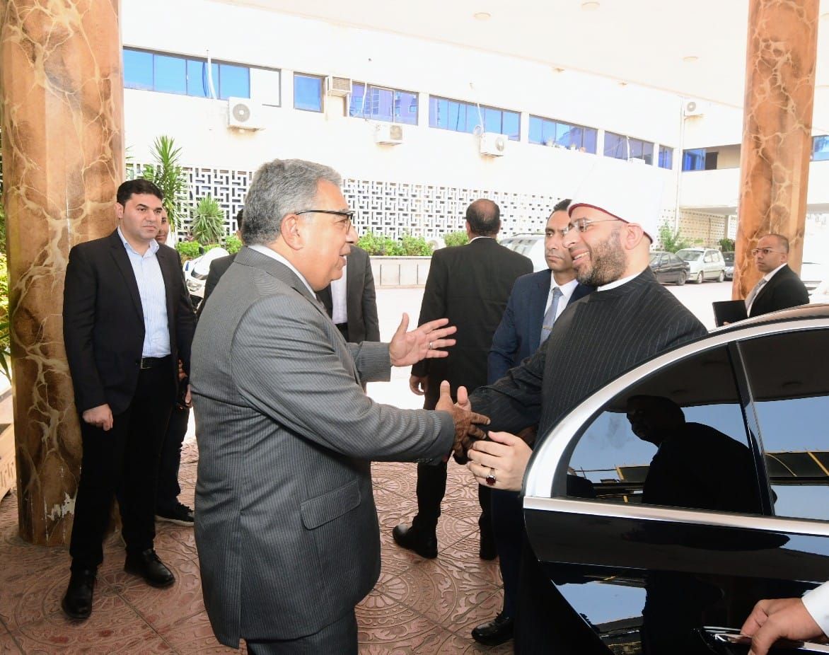 محافظ الدقهلية يستقبل وزير الأوقاف خلال زيارته لتفقد تصفيات مسابقة دولة التلاوة محافظ الدقهلية يستقبل وزير الأوقاف خلال زيارته لتفقد تصفيات مسابقة دولة التلاوة