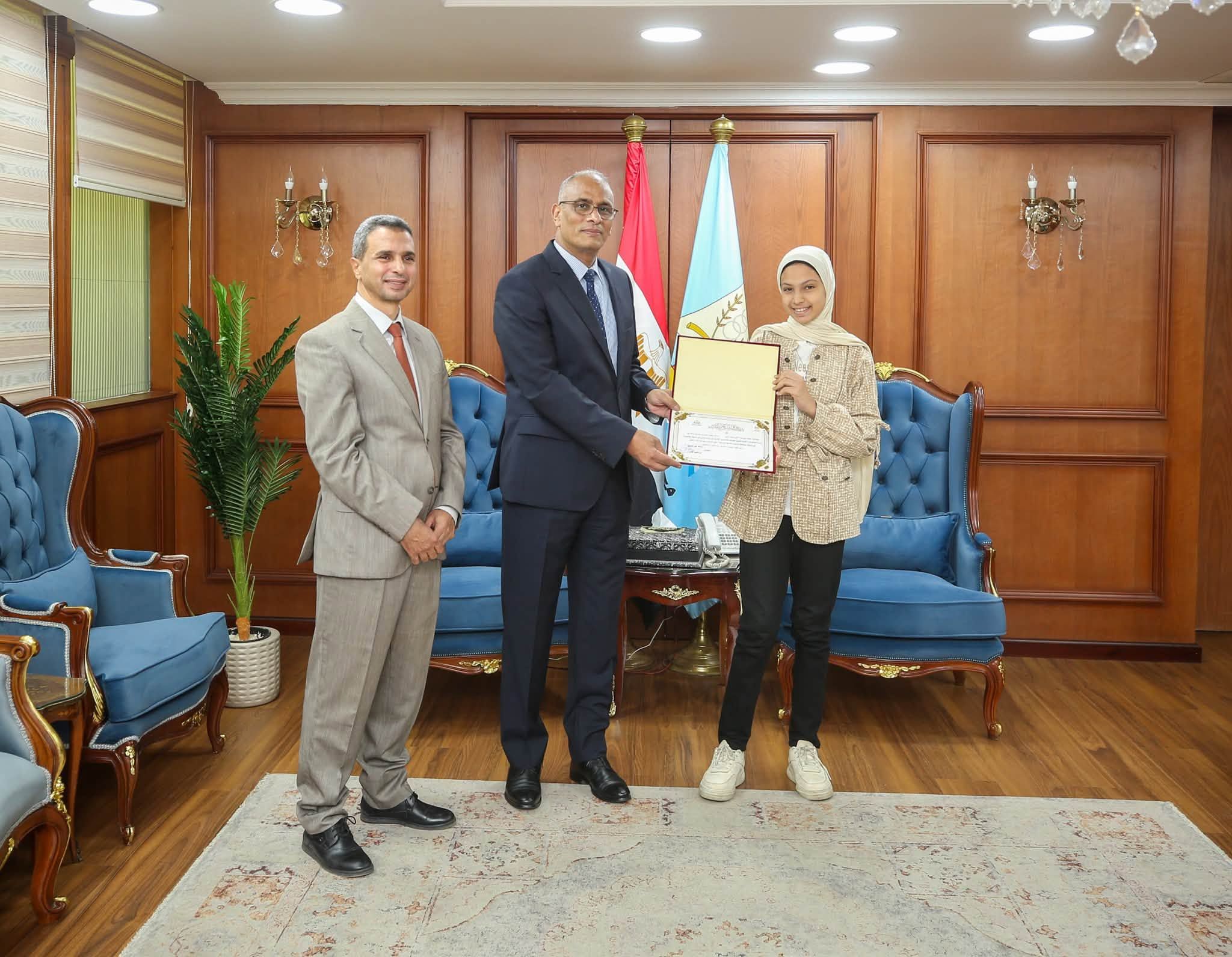 محافظ كفر الشيخ يكرم الطلاب الفائزين في مسابقات الصحافة والإعلام الحاصلين على مراكز متقدمة (9) محافظ كفر الشيخ يكرم الطلاب الفائزين في مسابقات الصحافة والإعلام الحاصلين على مراكز متقدمة (9)