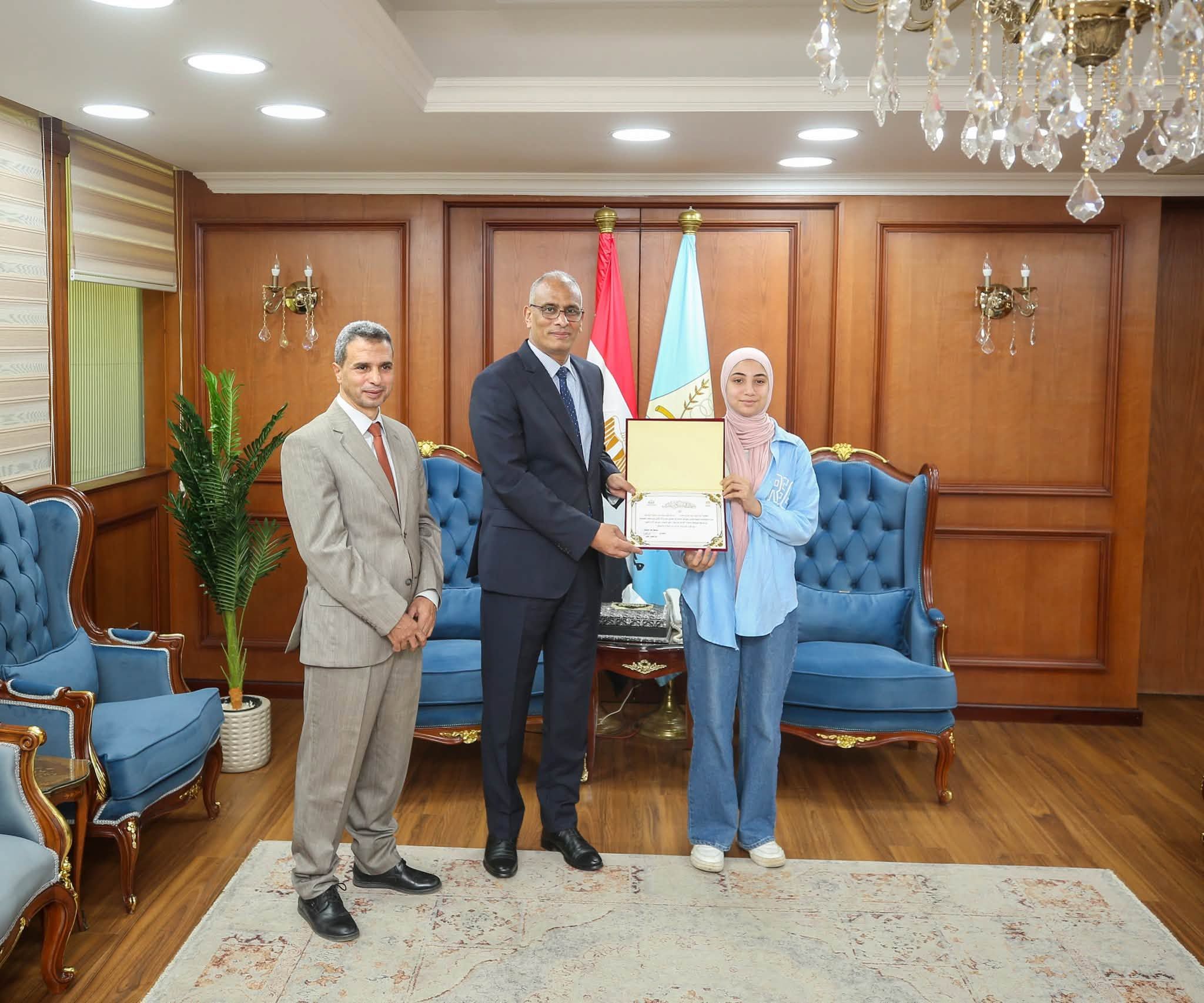 محافظ كفر الشيخ يكرم الطلاب الفائزين في مسابقات الصحافة والإعلام الحاصلين على مراكز متقدمة (4) محافظ كفر الشيخ يكرم الطلاب الفائزين في مسابقات الصحافة والإعلام الحاصلين على مراكز متقدمة (4)