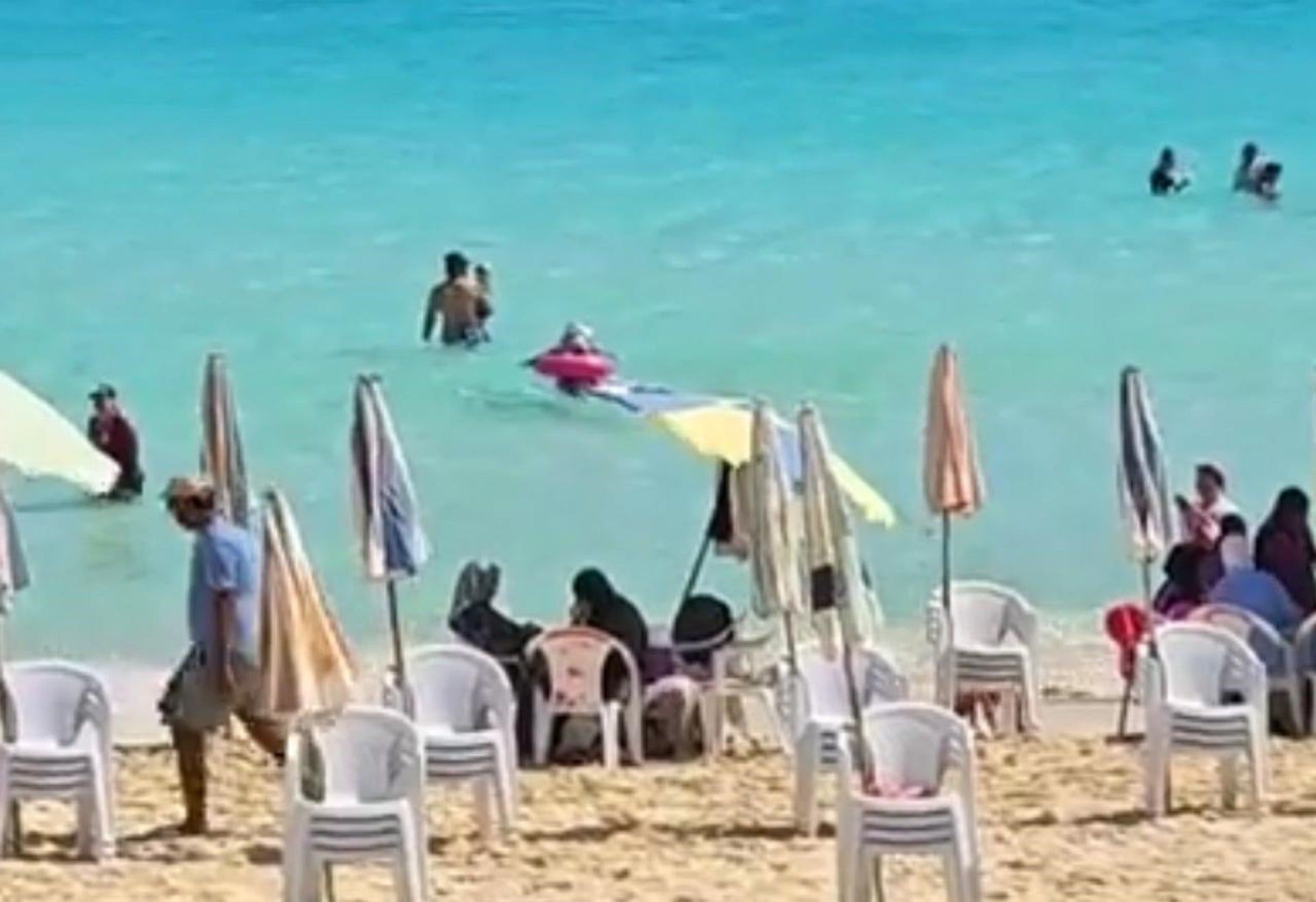 هدوء وخصوصية على شواطئ مطروح_1 هدوء وخصوصية على شواطئ مطروح_1