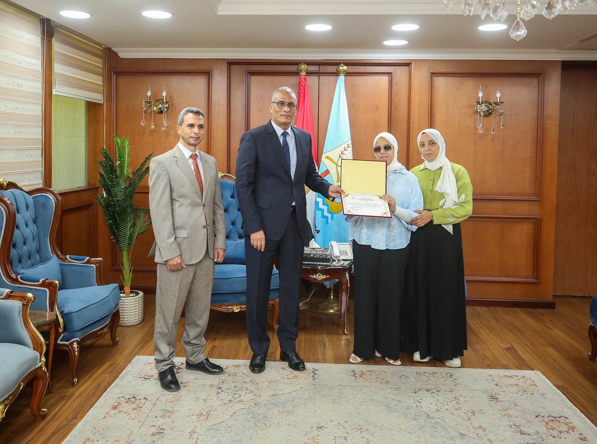 محافظ كفر الشيخ يكرم الطلاب الفائزين في مسابقات الصحافة والإعلام الحاصلين على مراكز متقدمة (2) محافظ كفر الشيخ يكرم الطلاب الفائزين في مسابقات الصحافة والإعلام الحاصلين على مراكز متقدمة (2)
