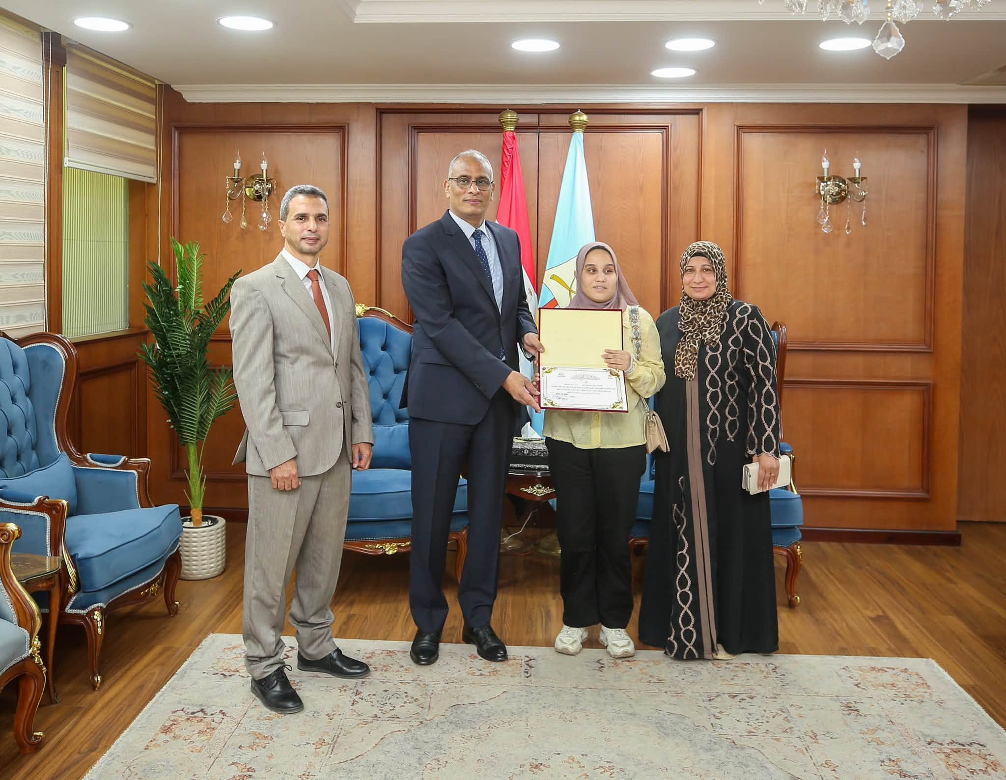محافظ كفر الشيخ يكرم الطلاب الفائزين في مسابقات الصحافة والإعلام الحاصلين على مراكز متقدمة (7) محافظ كفر الشيخ يكرم الطلاب الفائزين في مسابقات الصحافة والإعلام الحاصلين على مراكز متقدمة (7)