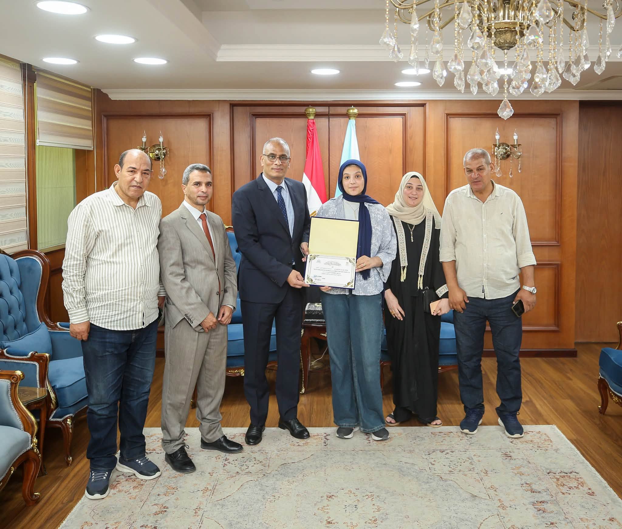 محافظ كفر الشيخ يكرم أوائل الشهادة الإعدادية (4) محافظ كفر الشيخ يكرم أوائل الشهادة الإعدادية (4)