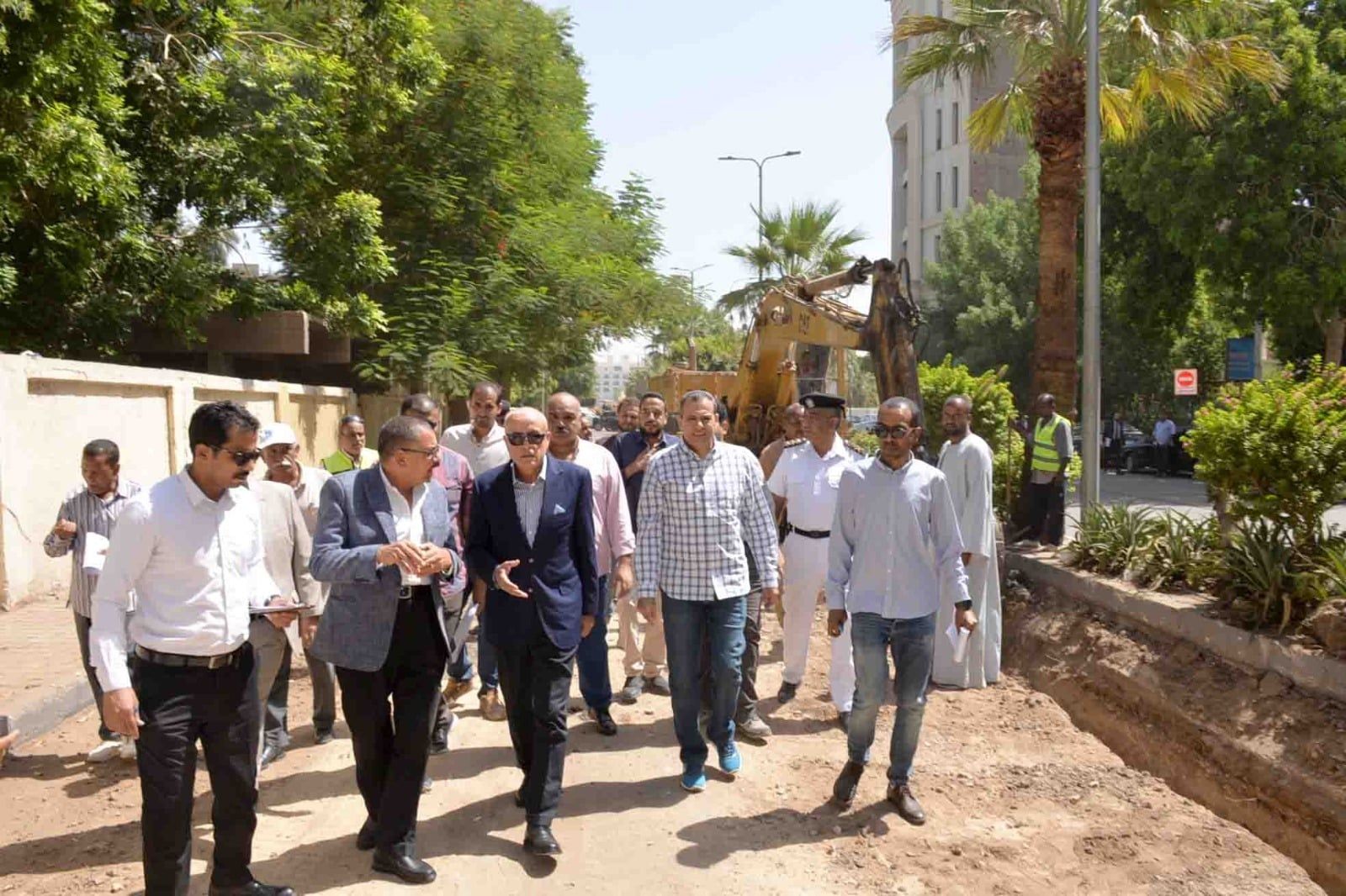 متابعة مشروعات تطوير البنية التحتية بشوارع وسط المدينة قبل الموسم السياحى متابعة مشروعات تطوير البنية التحتية بشوارع وسط المدينة قبل الموسم السياحى