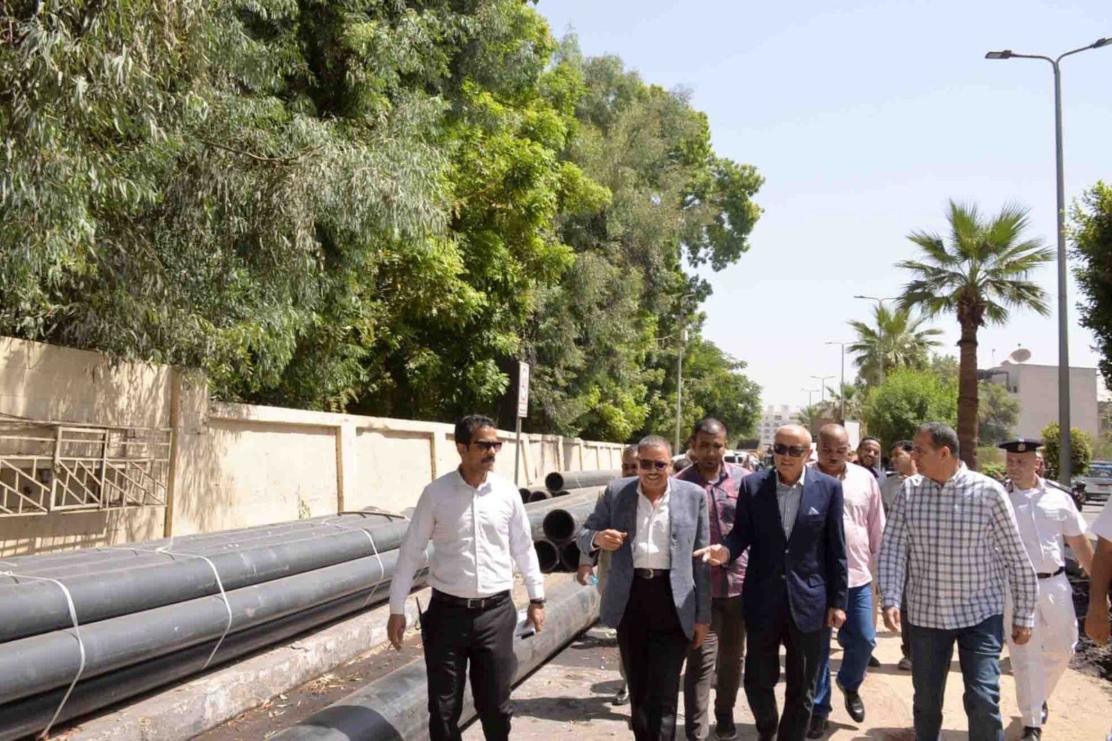محافظ الأقصر يتفقد مشروعات تطوير البنية التحتية بشوارع وسط المدينة محافظ الأقصر يتفقد مشروعات تطوير البنية التحتية بشوارع وسط المدينة