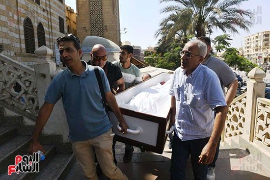 تشييع جثمان الفنان أحمد جلال عبد القوى (17) تشييع جثمان الفنان أحمد جلال عبد القوى (17)