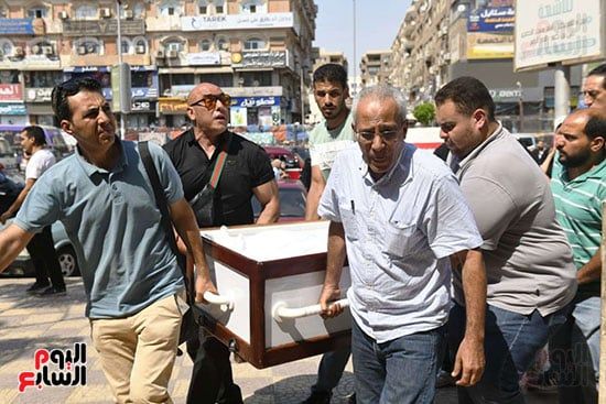 تشييع جثمان الفنان أحمد جلال عبد القوى (11) تشييع جثمان الفنان أحمد جلال عبد القوى (11)