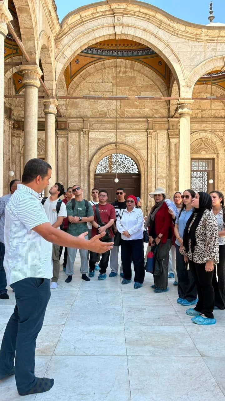 طلاب الفرع الدولي بجامعة القاهرة (1) طلاب الفرع الدولي بجامعة القاهرة (1)