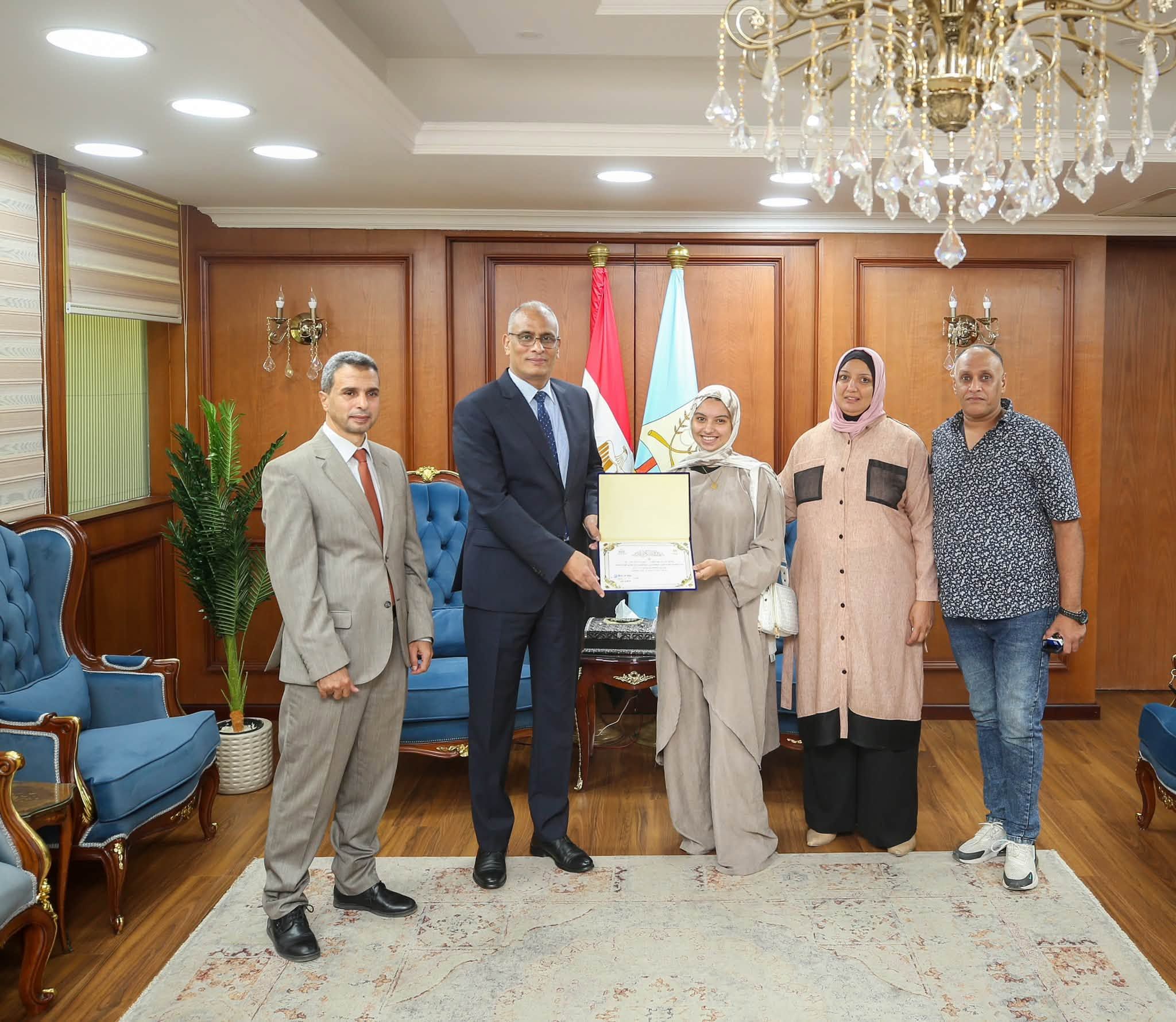محافظ كفر الشيخ يكرم أوائل الشهادة الإعدادية (9) محافظ كفر الشيخ يكرم أوائل الشهادة الإعدادية (9)