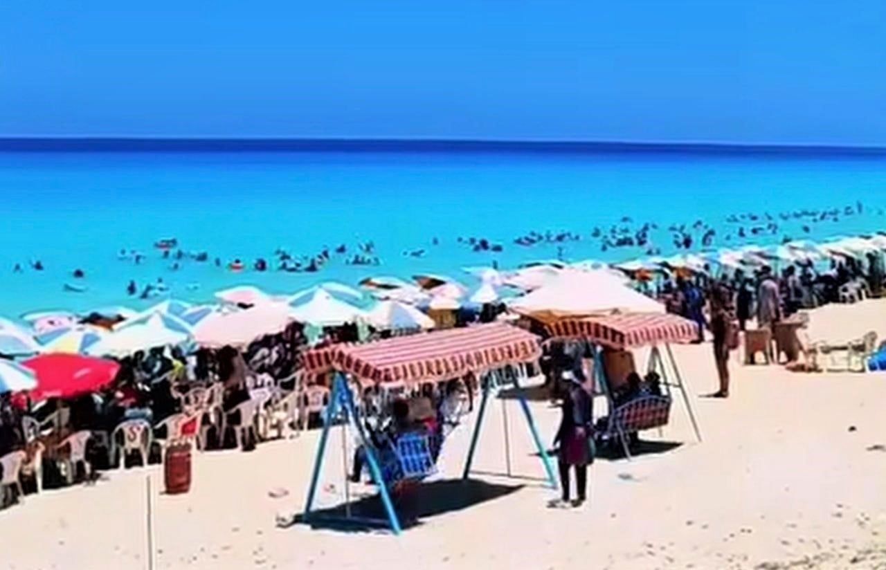 احد شواطئ مطروح على البحر المفتوح احد شواطئ مطروح على البحر المفتوح