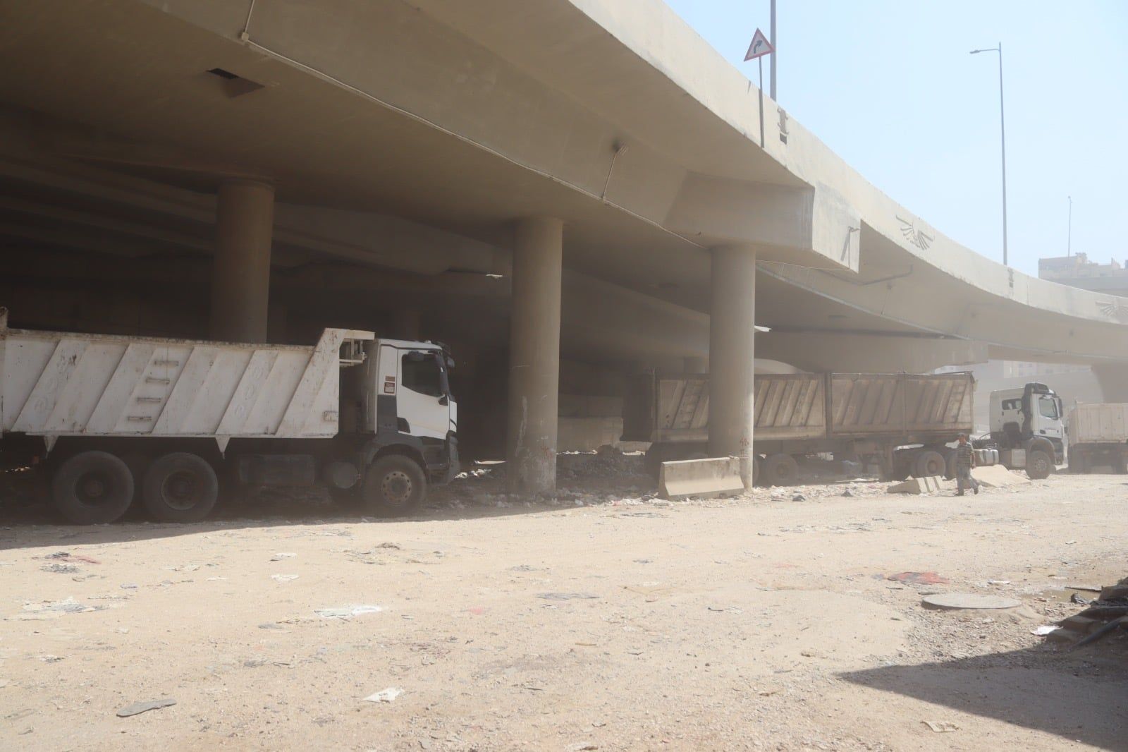رفع 2700 طن من مخلفات الرتش بالهرم رفع 2700 طن من مخلفات الرتش بالهرم