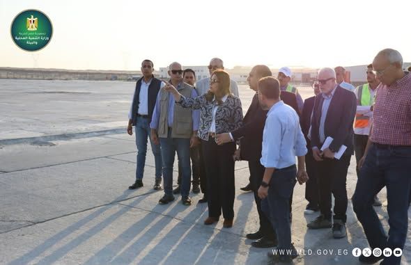 وزيرة التنمية المحلية خلال الجولة وزيرة التنمية المحلية خلال الجولة