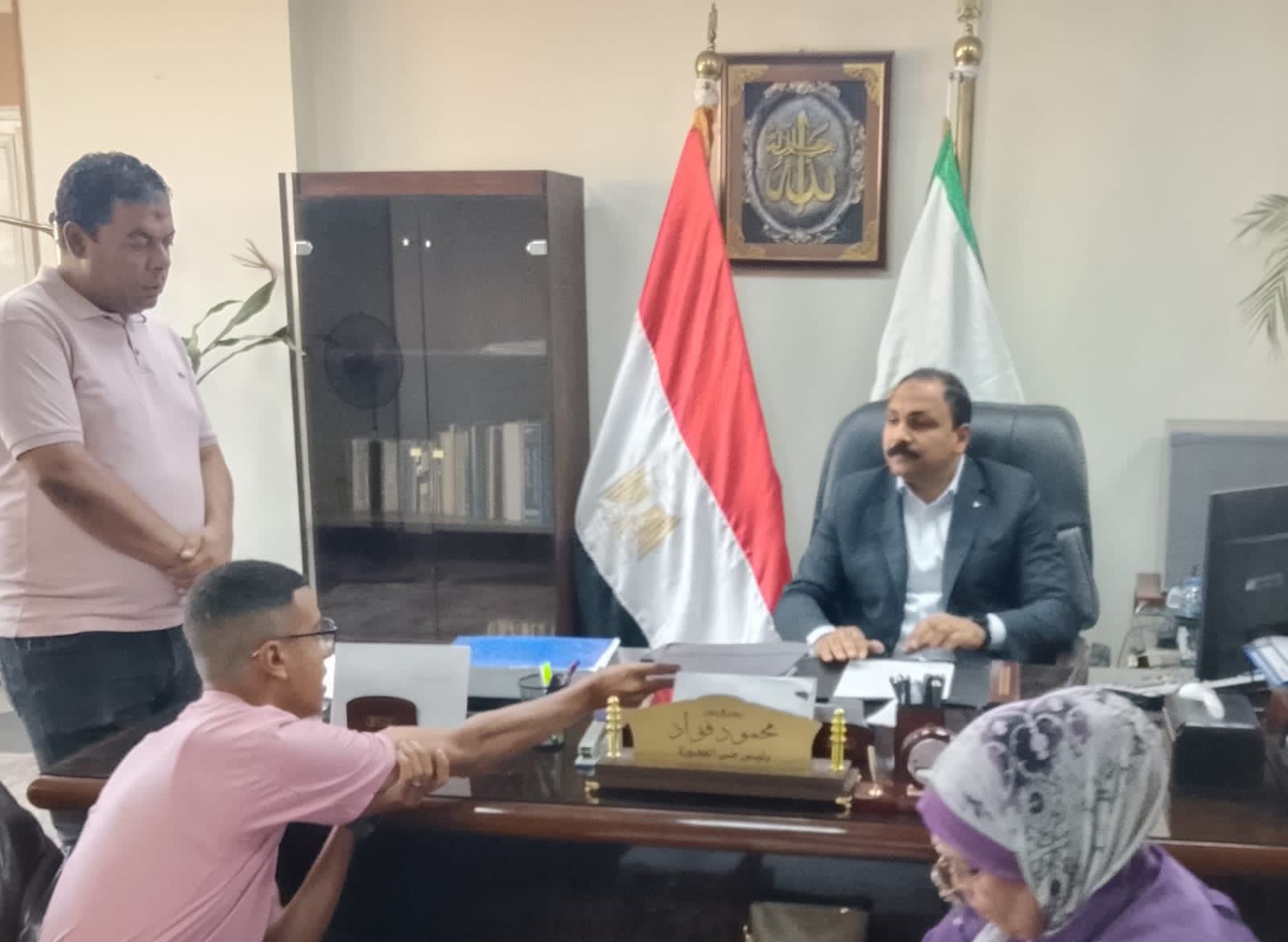رئيس حى العجوزة يلتقى لمواطنين في اللقاء الأسبوعى لبحث الشكاوى (1) رئيس حى العجوزة يلتقى لمواطنين في اللقاء الأسبوعى لبحث الشكاوى (1)