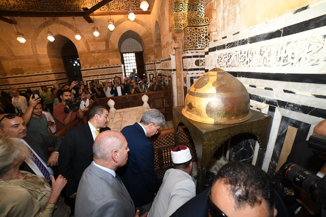 جانب من الافتتاح جانب من الافتتاح