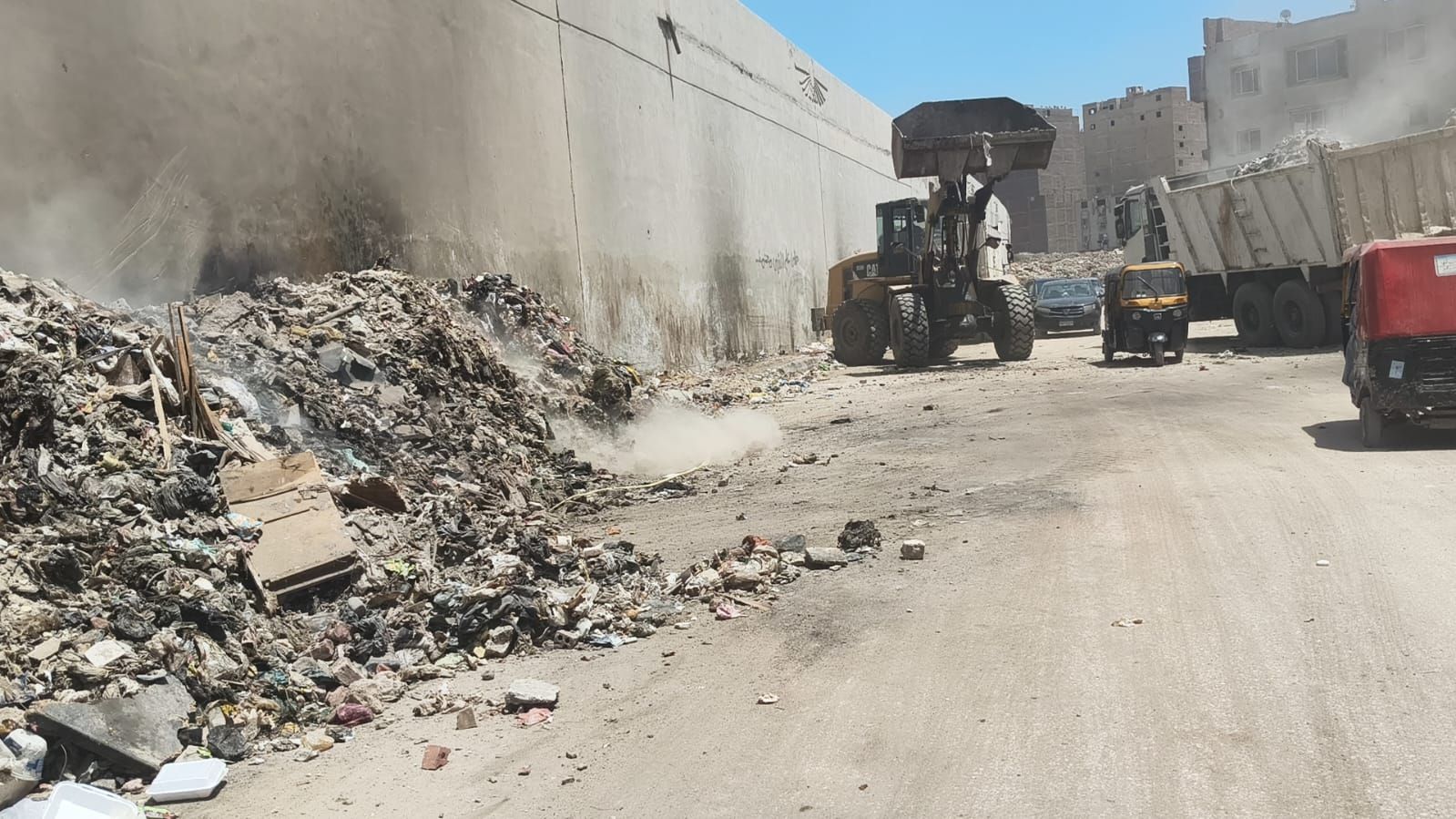رفع مخلفات الرتش من سلم الطريق الدائرى بحى الهرم (8) رفع مخلفات الرتش من سلم الطريق الدائرى بحى الهرم (8)