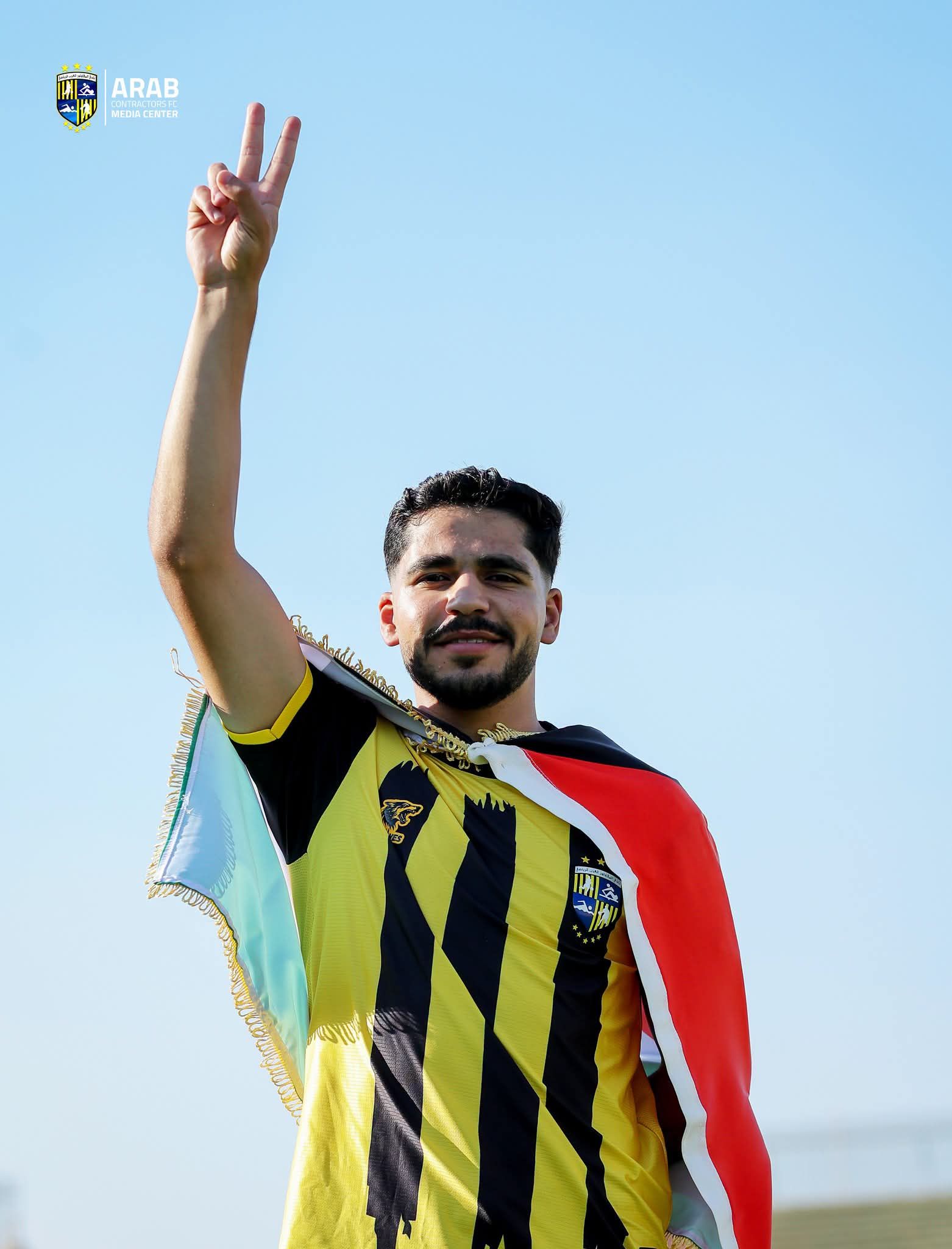 محمد صندوقة وعلامة النصر محمد صندوقة وعلامة النصر