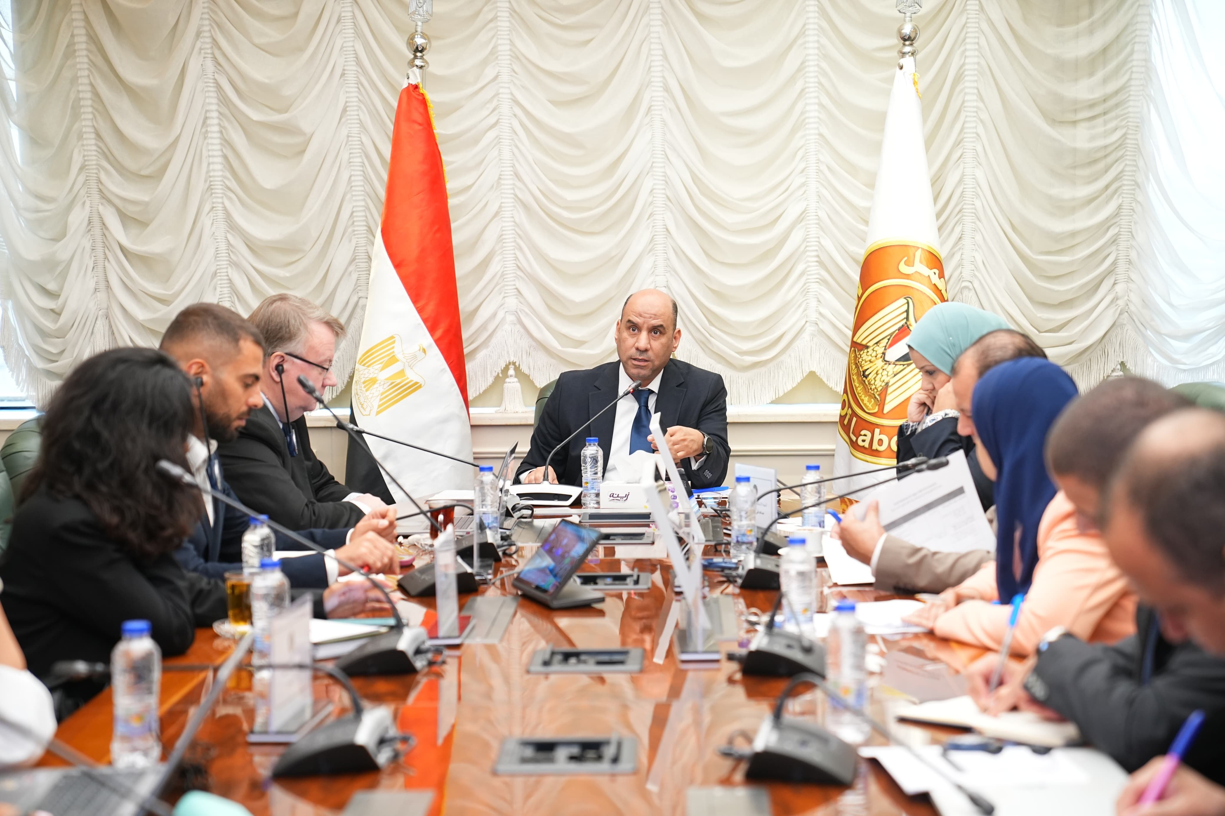 وزير العمل وزير العمل