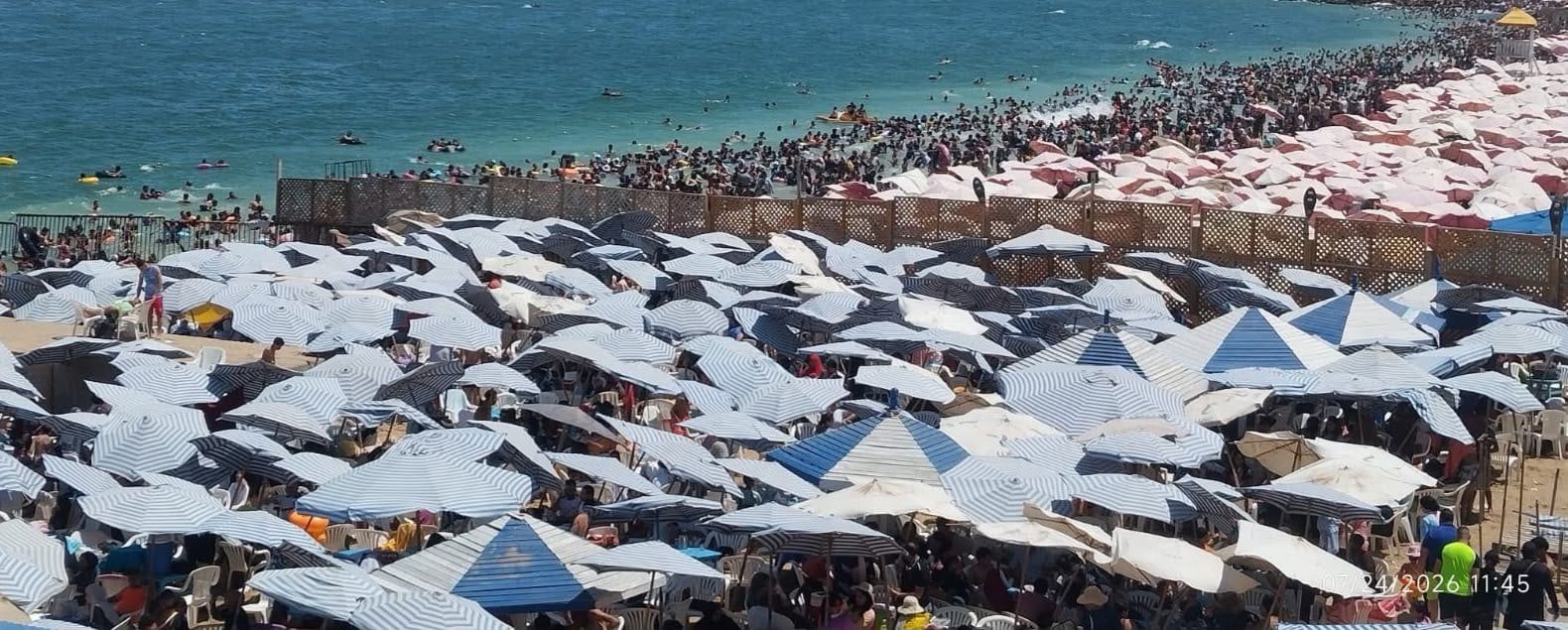 شواطئ الإسكندرية استقبلت 2.3 مليون زائر خلال يومين (1) شواطئ الإسكندرية استقبلت 2.3 مليون زائر خلال يومين (1)