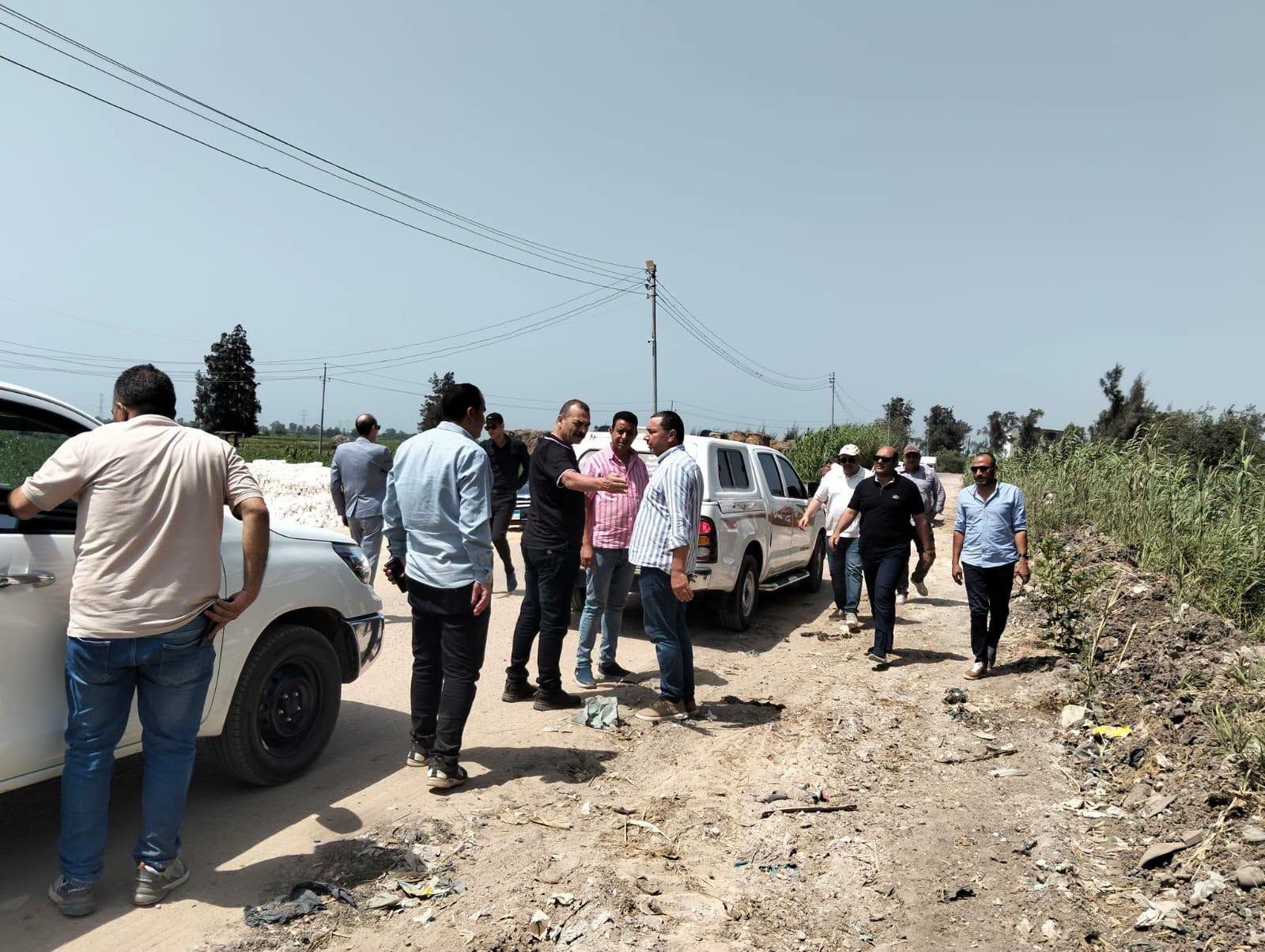 السكرتير المساعد لكفر الشيخ يتفقد طريق دسوق شباس الملح السكرتير المساعد لكفر الشيخ يتفقد طريق دسوق شباس الملح