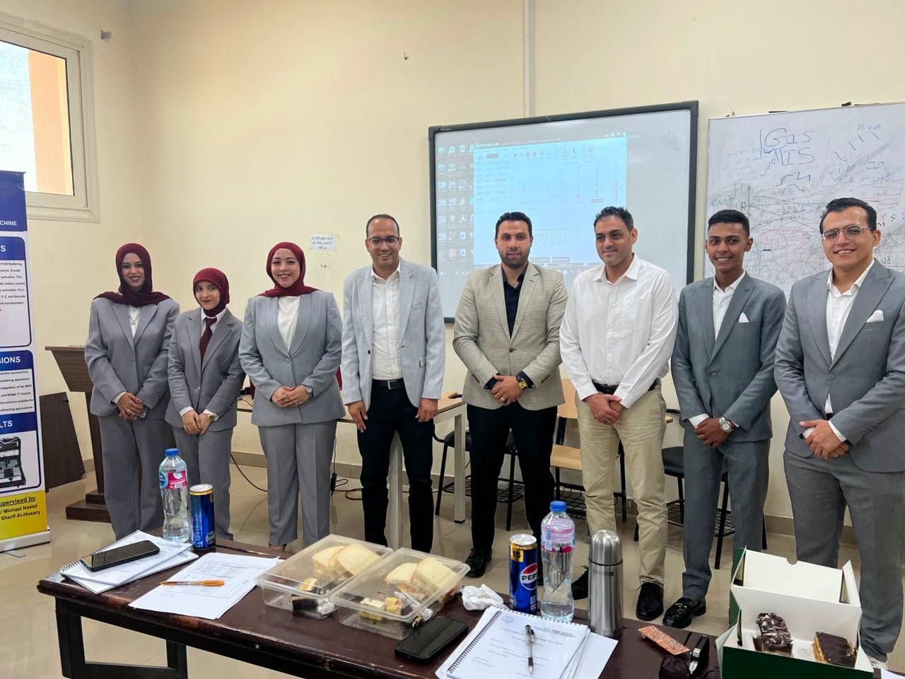 طلاب جامعة القاهرة الجديدة التكنولوجية يبتكرون أول ماكينة مصرية أوتوماتيكية للحام الدوائر الإلكترونية طلاب جامعة القاهرة الجديدة التكنولوجية يبتكرون أول ماكينة مصرية أوتوماتيكية للحام الدوائر الإلكترونية