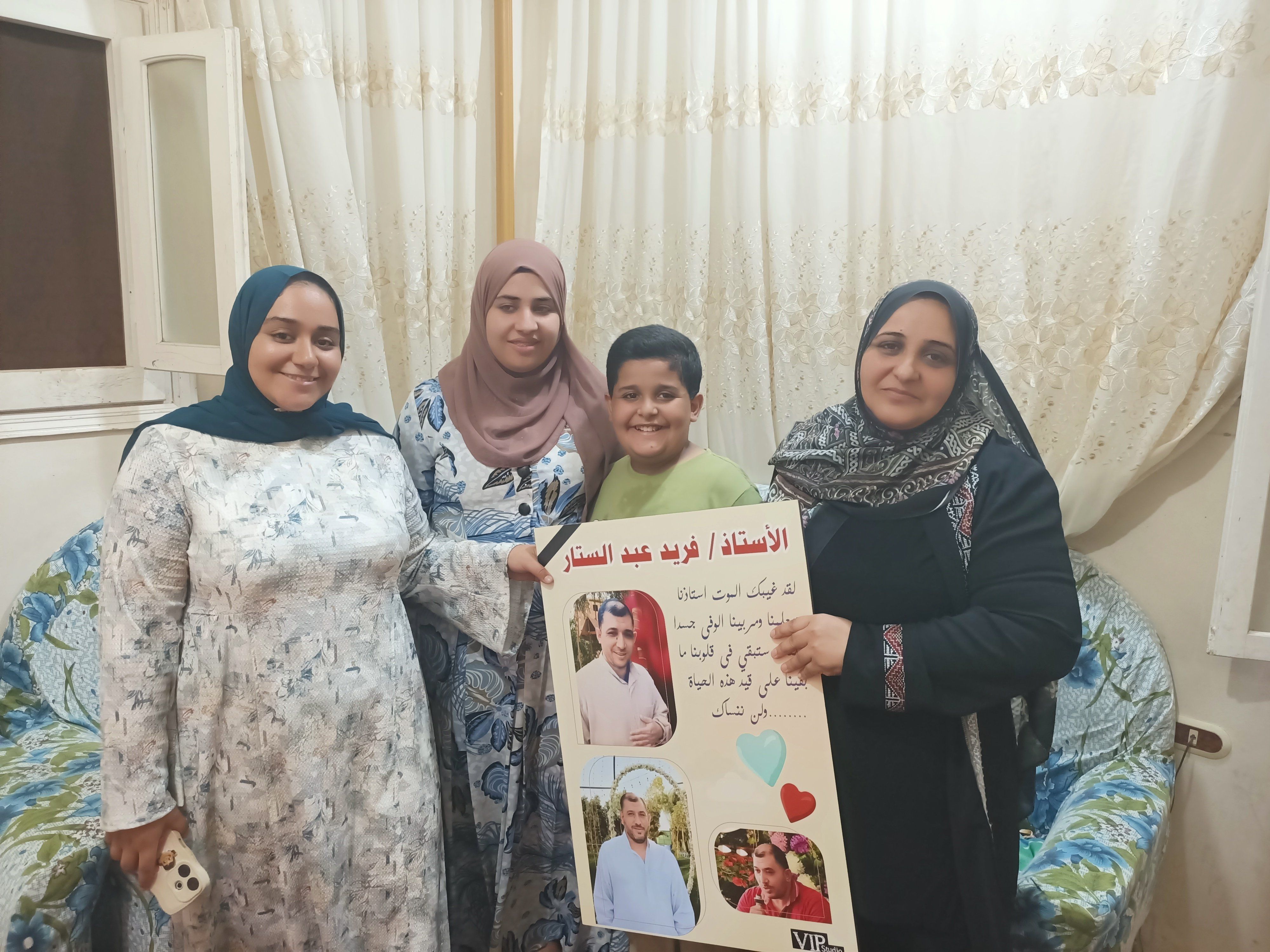 الاسرة كامله مع الثانية الاسرة كامله مع الثانية