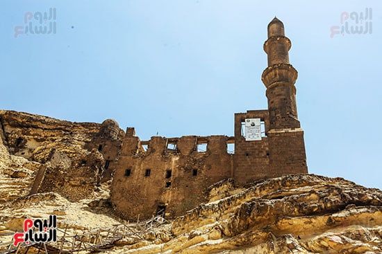 يقع مسحد شاهين بجبل المقطم يقع مسحد شاهين بجبل المقطم