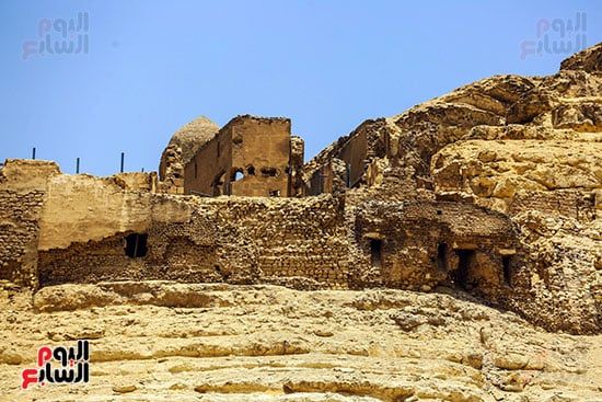 تم بناء مسجد شاهين بالنحت فى جبل المقطم تم بناء مسجد شاهين بالنحت فى جبل المقطم