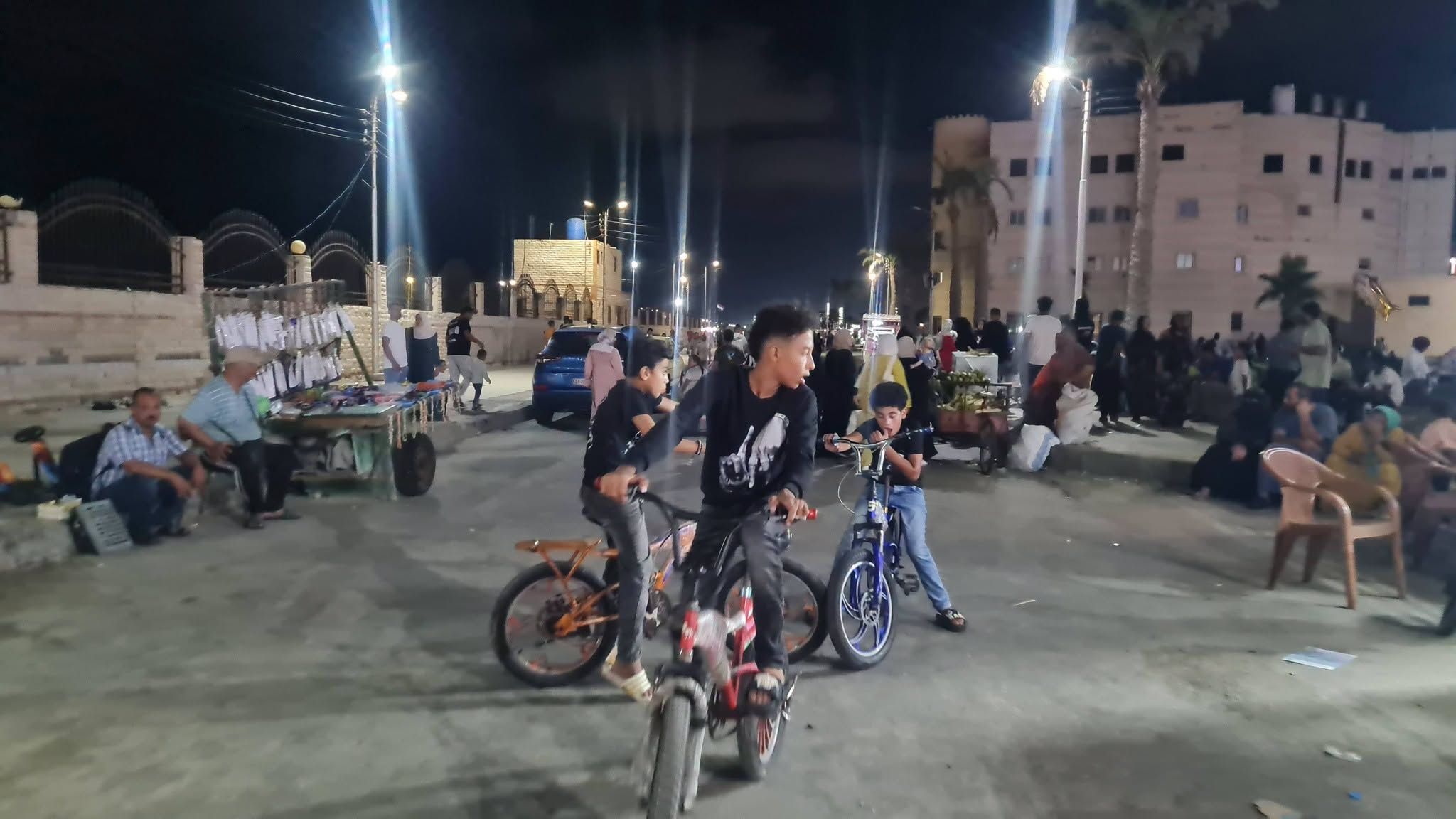 استمتاع الاطفال بركوب الدراحات استمتاع الاطفال بركوب الدراحات