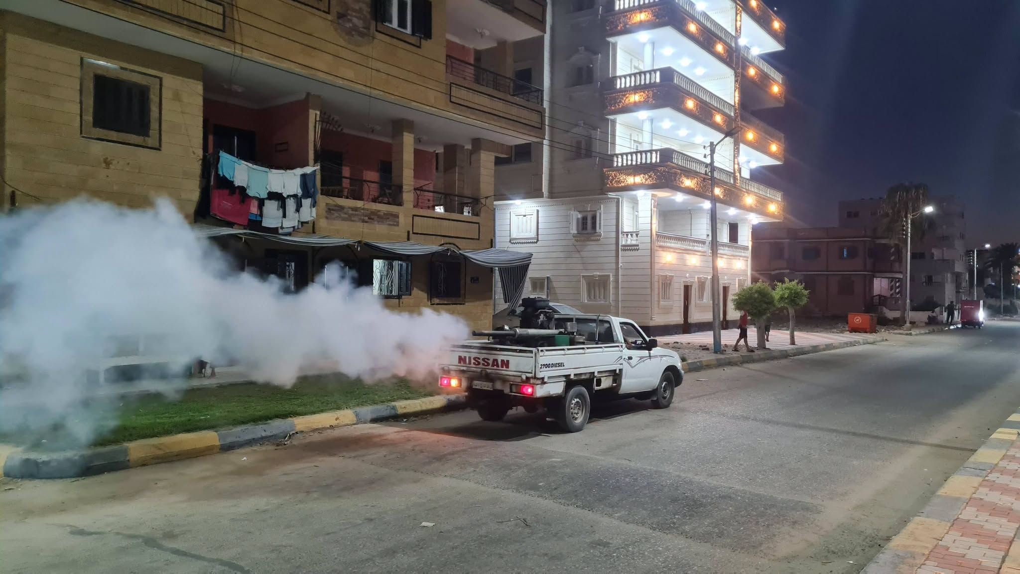 حملة صحية للقضاء علي الباعوض والحشرات الطائرة بمصيف بلطيم حملة صحية للقضاء علي الباعوض والحشرات الطائرة بمصيف بلطيم