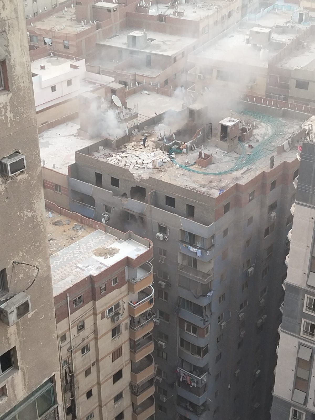 إخماد حريق داخل شقة سكنية فى دار السلام دون إصابات (4) إخماد حريق داخل شقة سكنية فى دار السلام دون إصابات (4)