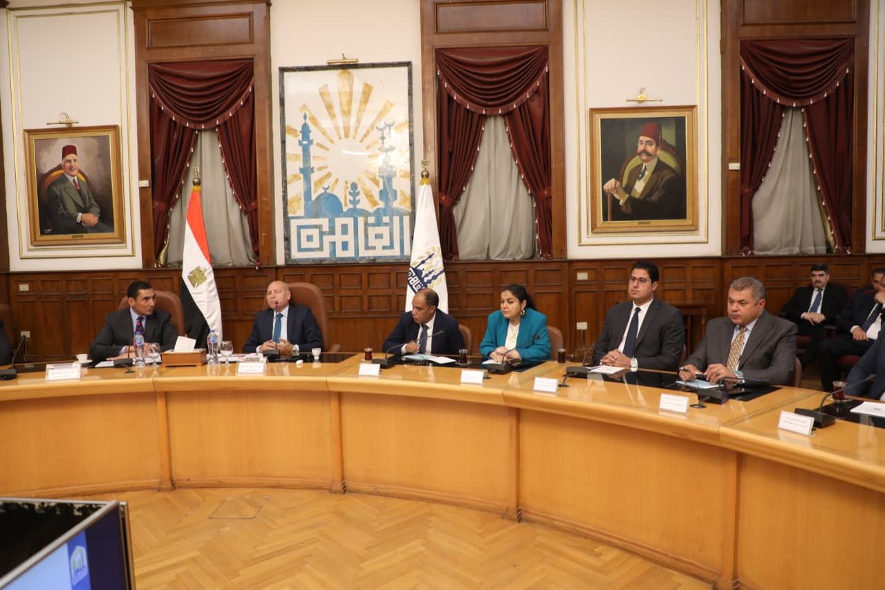 اجتماع جوهر نبيل ومحافظ القاهرة اجتماع جوهر نبيل ومحافظ القاهرة