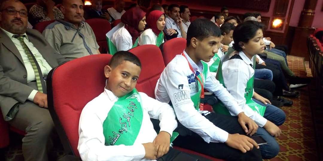 فوز عمر فى مسابقة القراءة وهو صغير فوز عمر فى مسابقة القراءة وهو صغير