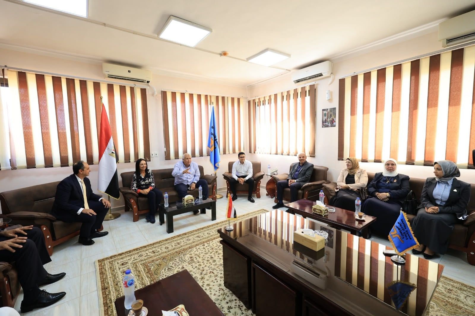 وزيرة التضامن تلتقي القيادات التنفيذية وأعضاء الهيئة البرلمانية والعمد بمركز العزيمة مطروح (1) وزيرة التضامن تلتقي القيادات التنفيذية وأعضاء الهيئة البرلمانية والعمد بمركز العزيمة مطروح (1)