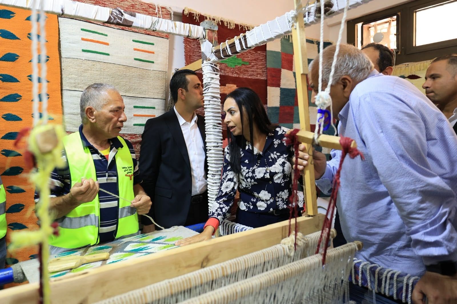 وزيرة التضامن توجه بالتعاقد على المنتجات الحرفية لمتعافي مركز العزيمة بمطروح (1) وزيرة التضامن توجه بالتعاقد على المنتجات الحرفية لمتعافي مركز العزيمة بمطروح (1)