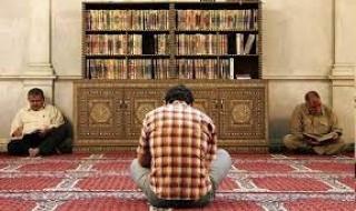 تفسير حلم الجلوس في المسجد وقراءة القرآن في المنام 