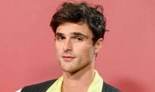 جاكوب
إلوردى
يكشف
ارتباكه
بين
أدواره
المتناقضة
بعد
Frankenstein