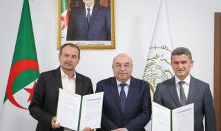 توقيع
مذكرة
تفاهم
بين
صيدال
و
سانوفي 