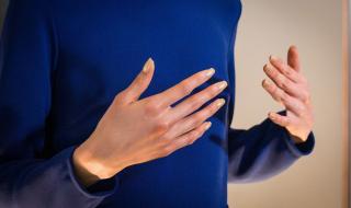 كيف
تحافظين
على
نعومة
وجمال
يديك
في
رمضان؟