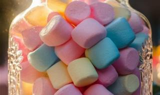 رؤية أكل الحلويات في المنام