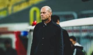 إجازة
جديدة..
توروب
يمنح
لاعبى
الأهلى
راحة
48
ساعة
بعد
ودية
زد
الليلة