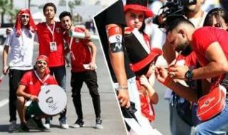 الجماهير
المصرية
تحتشد
فى
فندق
إقامة
منتخب
مصر
قبل
التحرك
للملعب