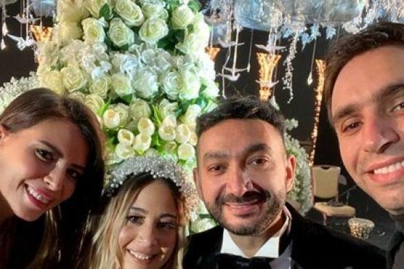 مصطفى حجاج يهنئ نادر حمدي بحفل زفافه