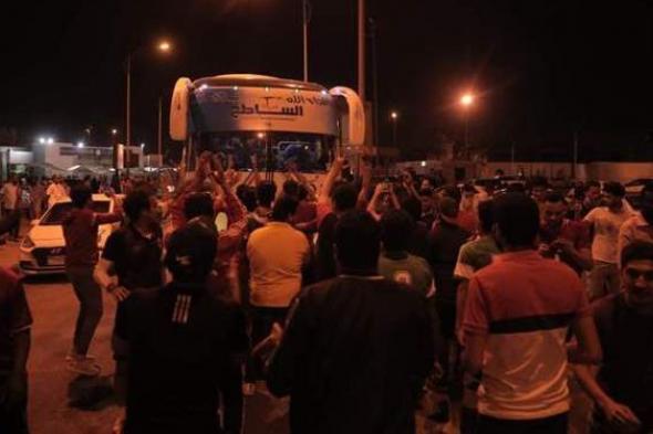 جماهير الأهلي تستقبل اللاعبين في مطار الخرطوم