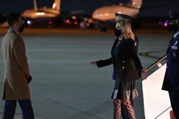 الجدل يحاصر الرئيس الأمريكي.. «جيل بايدن» تشعل تويتر بسبب ملابسها | صور